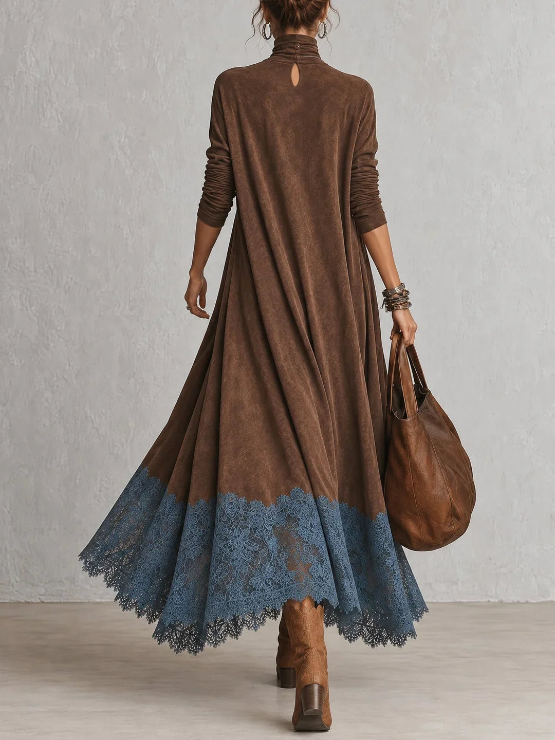 BRUNELLA | Lange Jurk met Suède-effect en Kantzoom
