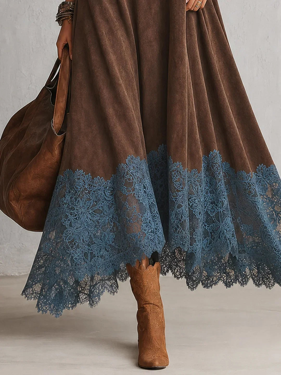 BRUNELLA | Lange Jurk met Suède-effect en Kantzoom