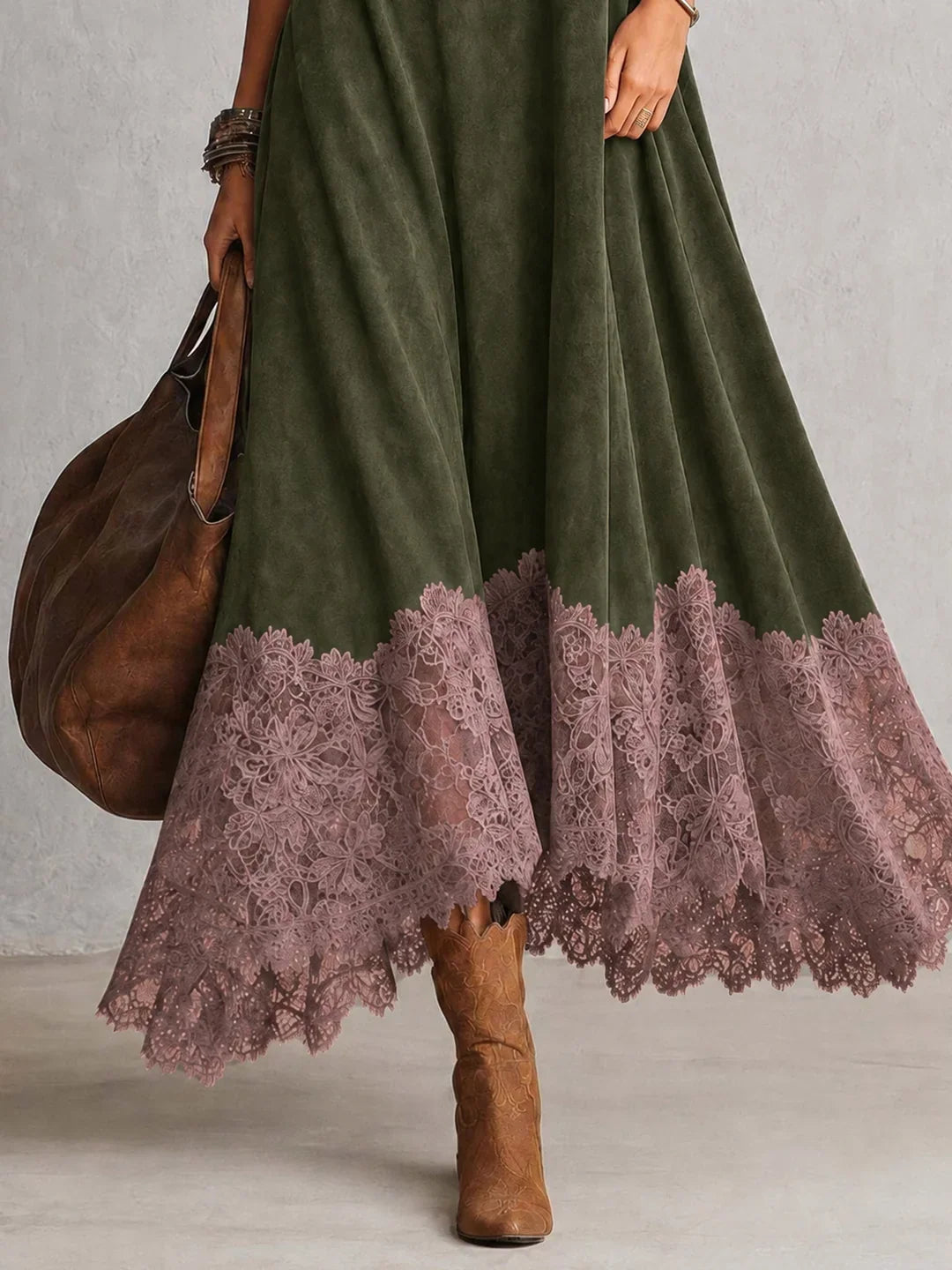 BRUNELLA | Lange Jurk met Suède-effect en Kantzoom