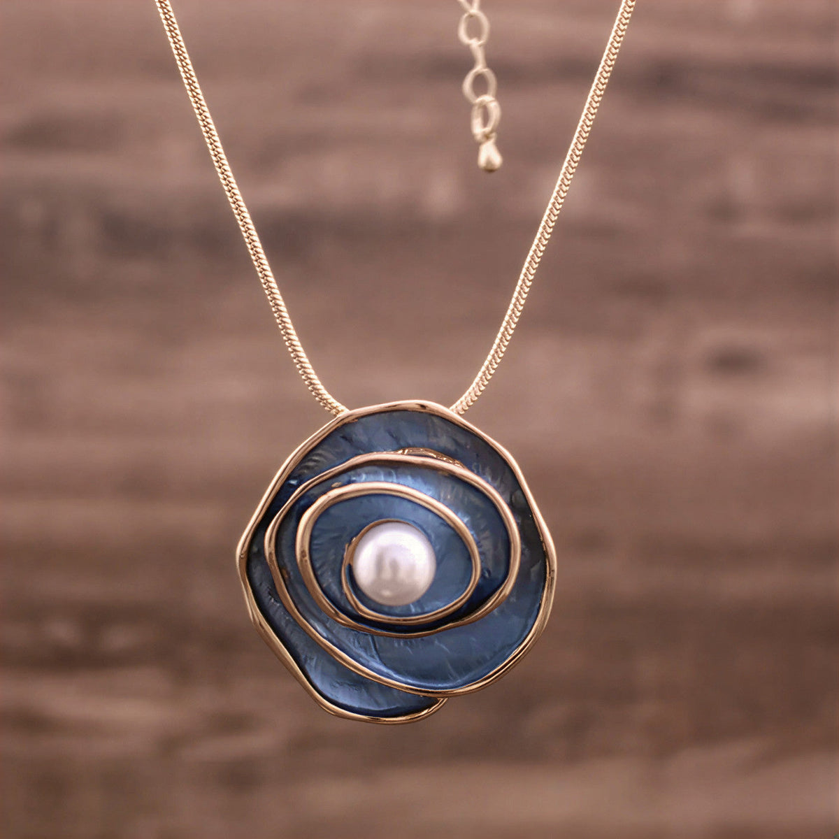 Elegante ketting met blauwe parels