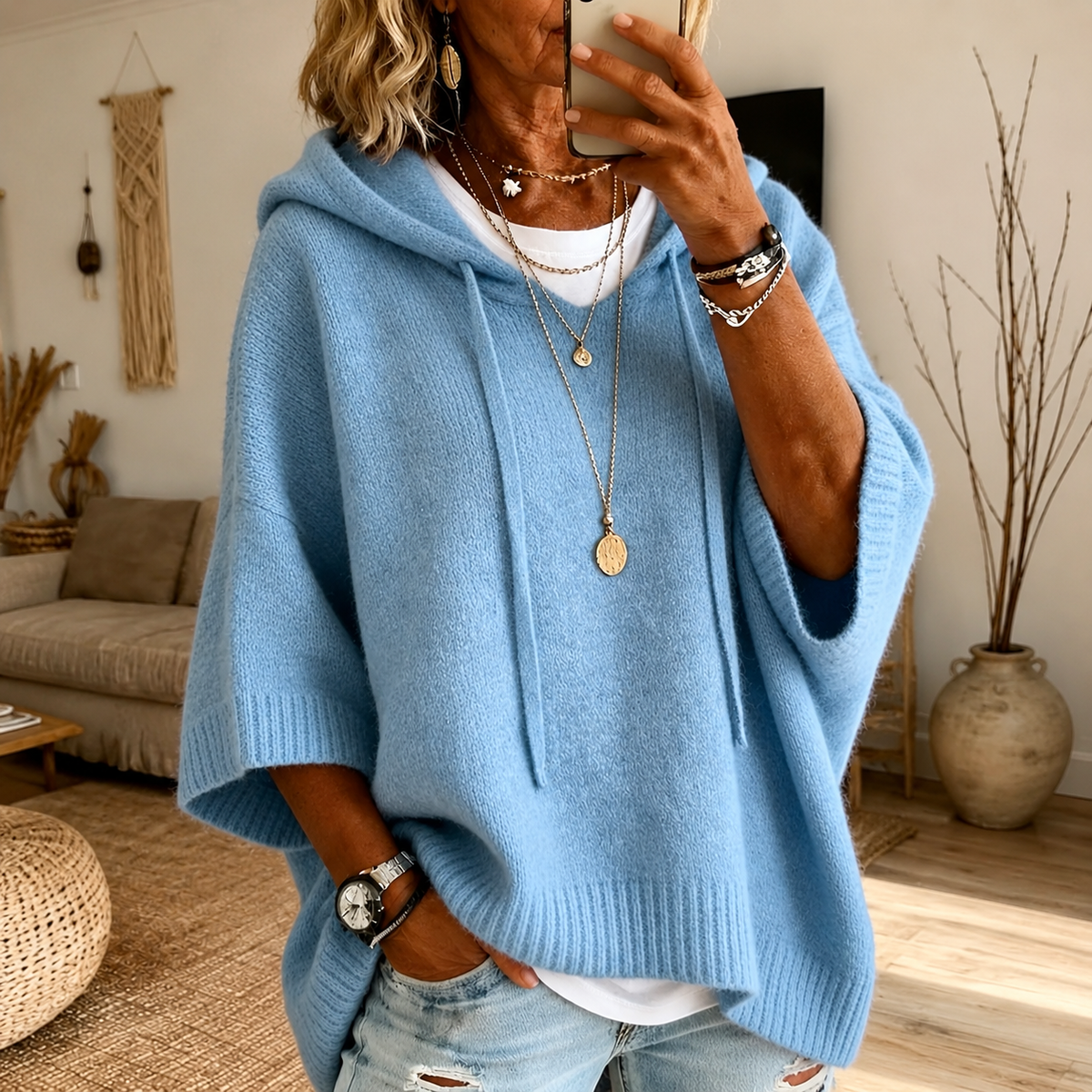 Lea – Luchtblauwe Poncho Trui
